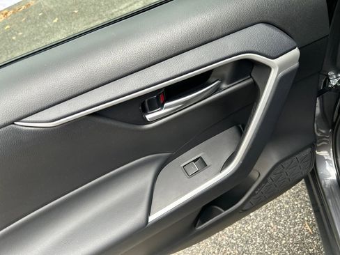 Used 2025 Toyota RAV4 XLE image 23