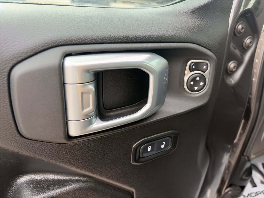 Used 2023 Jeep Gladiator Rubicon AWD/4WD image 17