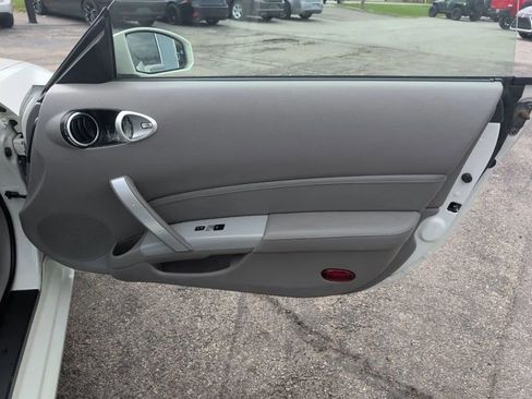 Used 2007 Nissan 350Z Touring RWD image 11