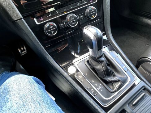 Used 2015 Volkswagen Golf R 4-Door image 17