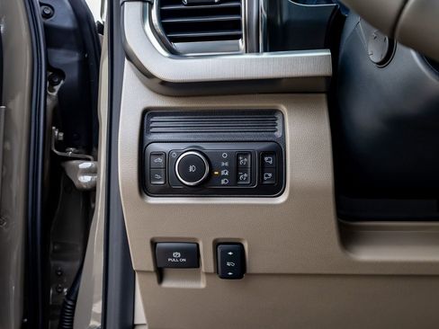 Used 2026 Ford F250 Platinum w/ Platinum Plus Package image 23