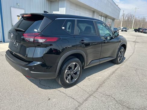 Used 2025 Nissan Rogue SV image 7