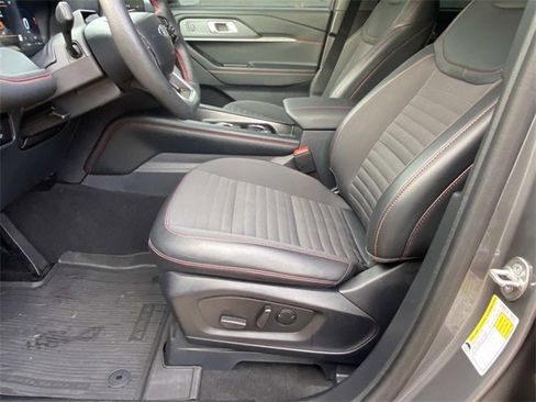 Used 2025 Ford Explorer ST-Line w/ Premium Package image 21