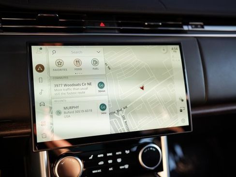 Used 2023 Land Rover Range Rover Long Wheelbase SE image 32