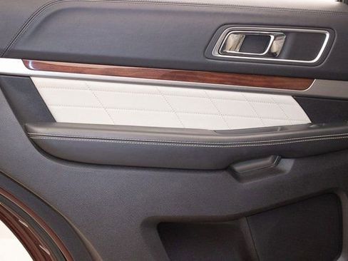 Used 2018 Ford Explorer Platinum image 21