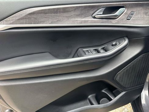 Used 2024 Jeep Grand Cherokee L Limited w/ Luxury Tech Group II image 16