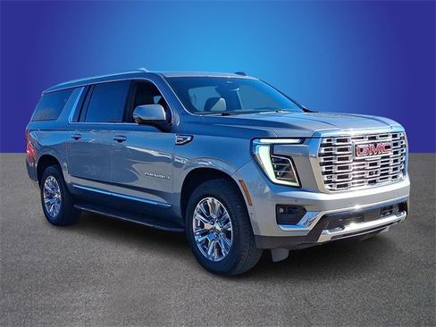 Used 2025 GMC Yukon XL Denali image 3