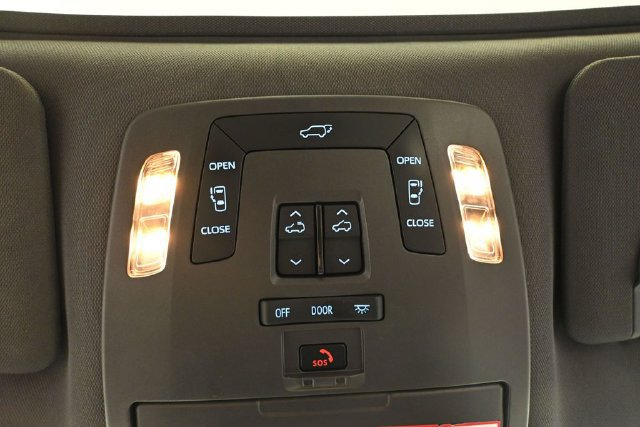 Used 2021 Toyota Sienna XSE FWD image 23