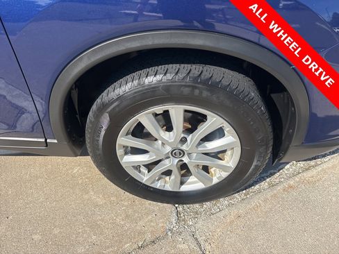 Used 2017 Nissan Rogue SV image 33