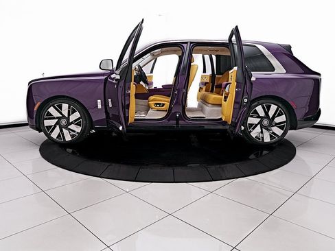 Used 2025 Rolls-Royce Cullinan image 13