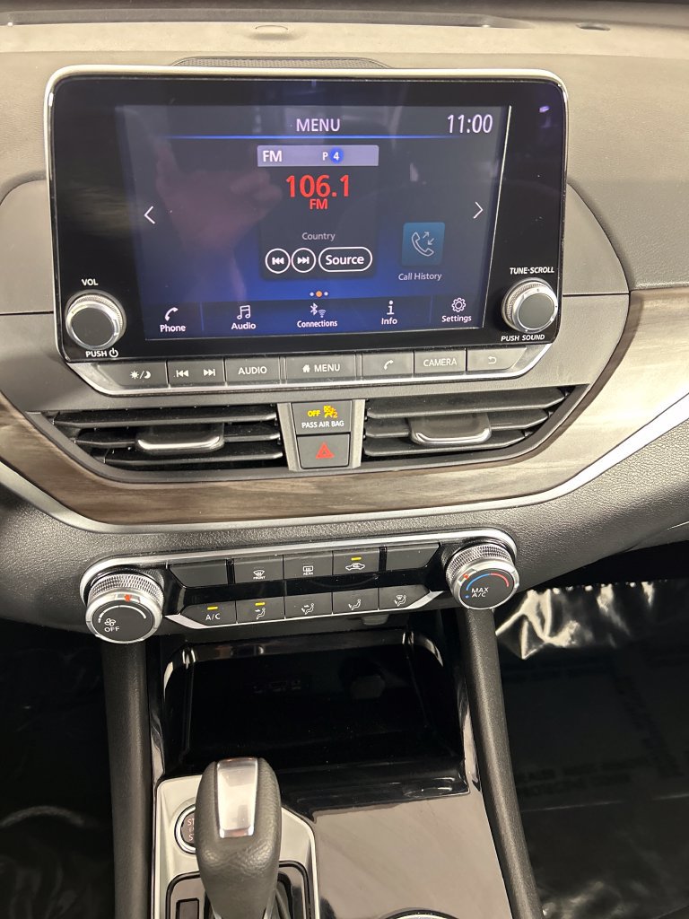 Used 2024 Nissan Altima 2.5 SV FWD image 14