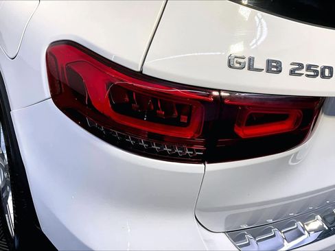 Used 2023 Mercedes-Benz GLB 250 4MATIC image 28