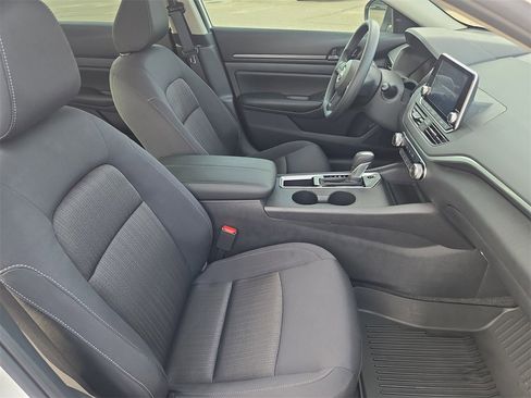Used 2025 Nissan Altima 2.5 S image 10