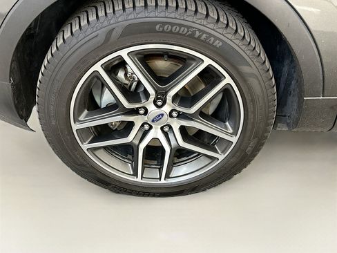 Used 2018 Ford Explorer Sport image 11