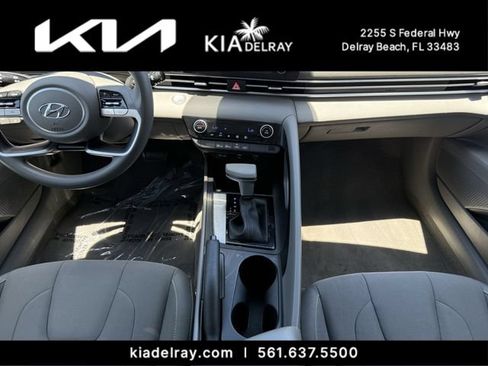 Used 2022 Hyundai Elantra SEL FWD image 12