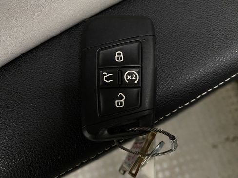 Used 2025 Volkswagen Taos SE AWD/4WD image 29