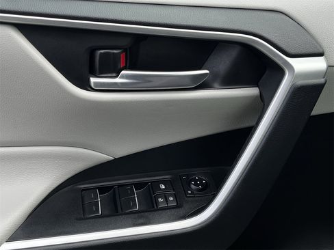 Used 2023 Toyota RAV4 XLE Premium image 21