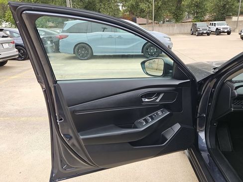 Used 2025 Honda Accord SE image 11