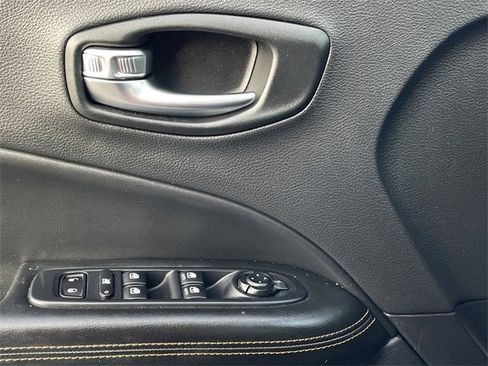 Used 2018 Jeep Compass Limited w/ Navigation Group image 24