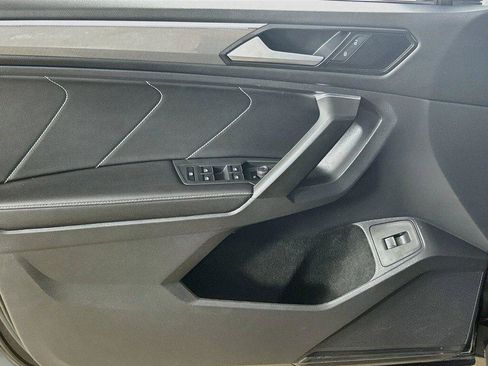Certified 2022 Volkswagen Tiguan SE R-Line AWD/4WD image 17