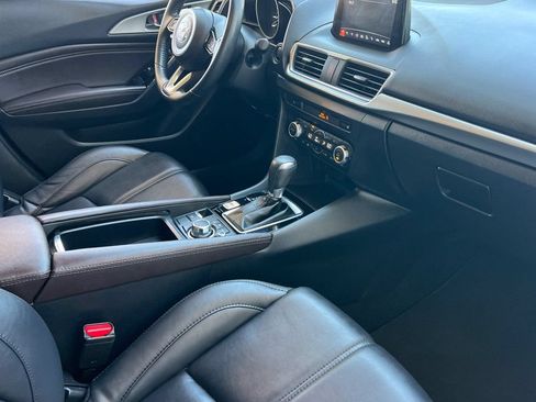 Used 2018 MAZDA MAZDA3 Touring FWD image 17