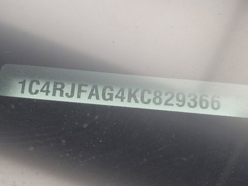 Used 2019 Jeep Grand Cherokee Laredo image 33