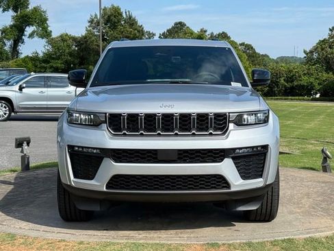New 2026 Jeep Grand Cherokee Limited AWD/4WD image 2