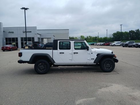 New 2026 Jeep Gladiator Sport image 9