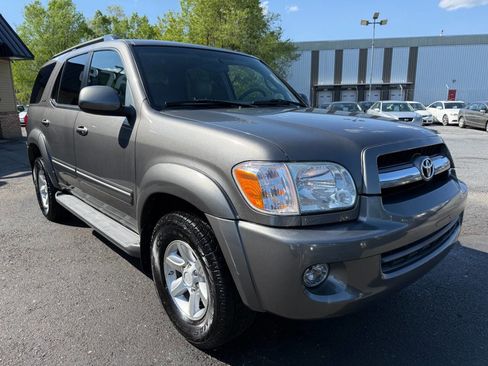 Used 2005 Toyota Sequoia SR5 AWD/4WD image 3