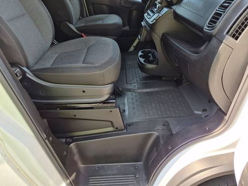 Used 2025 RAM ProMaster 2500 w/ U-Haul Equipment Group FWD image 17