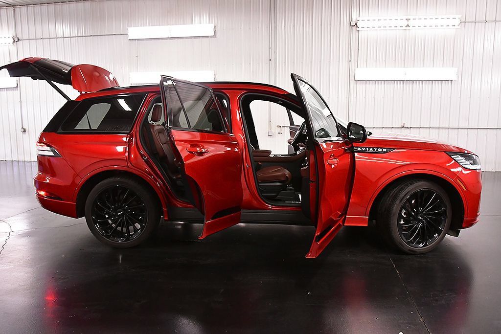 Used 2025 Lincoln Aviator Reserve w/ Equipment Group 201A AWD/4WD image 31