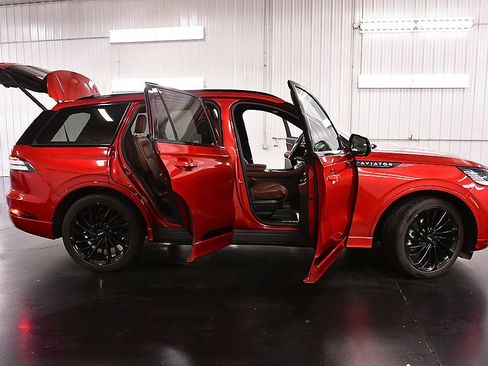 Used 2025 Lincoln Aviator Reserve w/ Equipment Group 201A AWD/4WD image 31