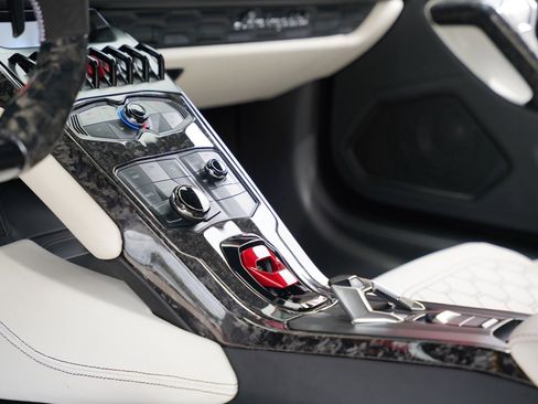 Used 2015 Lamborghini Huracan LP 610-4 AWD/4WD image 34
