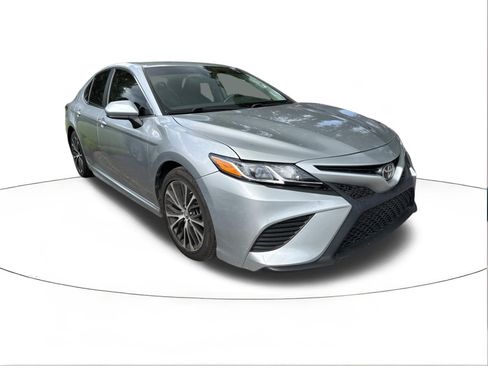Used 2019 Toyota Camry SE FWD image 1