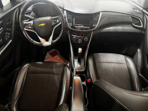 Used 2022 Chevrolet Trax LT w/ LT Convenience Package image 26