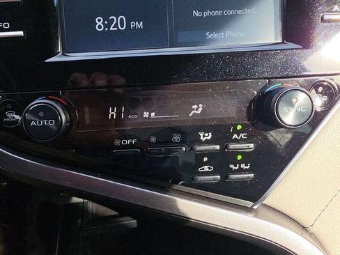 Used 2018 Toyota Camry XLE FWD image 30