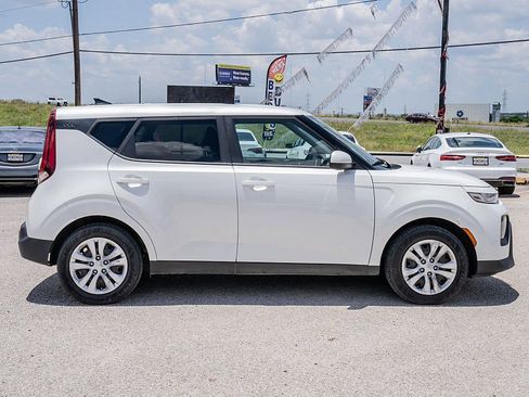 Used 2020 Kia Soul LX FWD image 4