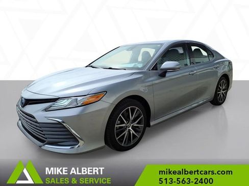 Used 2023 Toyota Camry XLE image 3