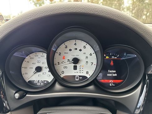 Used 2023 Porsche Macan image 19