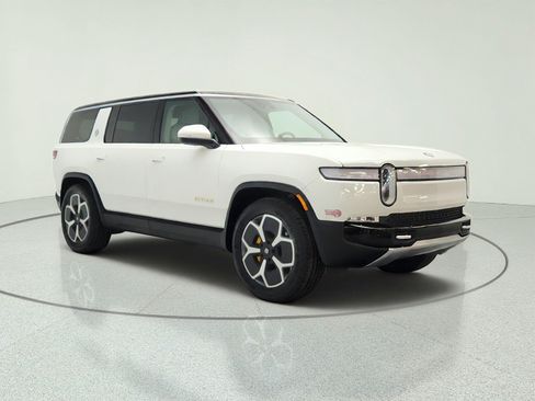 Used 2024 Rivian R1S Adventure AWD/4WD image 3