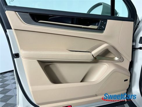 Used 2025 Porsche Cayenne Turbo image 45