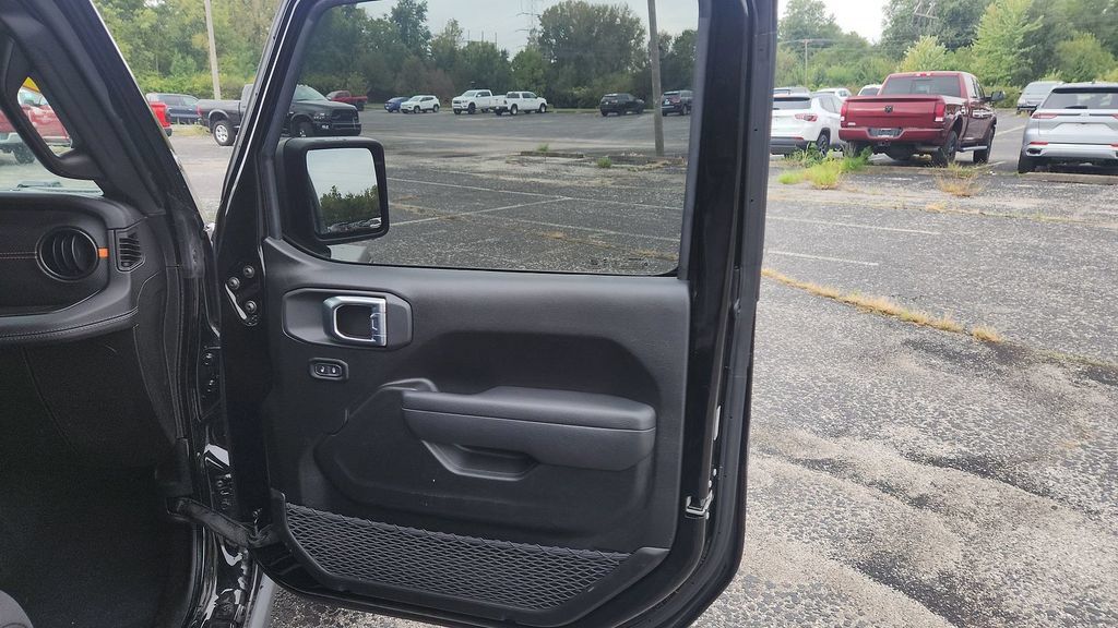 Used 2026 Jeep Gladiator Mojave AWD/4WD image 9