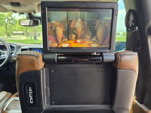 Used 2017 Chrysler Pacifica Limited FWD image 48