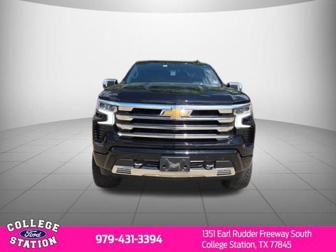 Used 2024 Chevrolet Silverado 1500 High Country w/ Technology Package AWD/4WD image 2