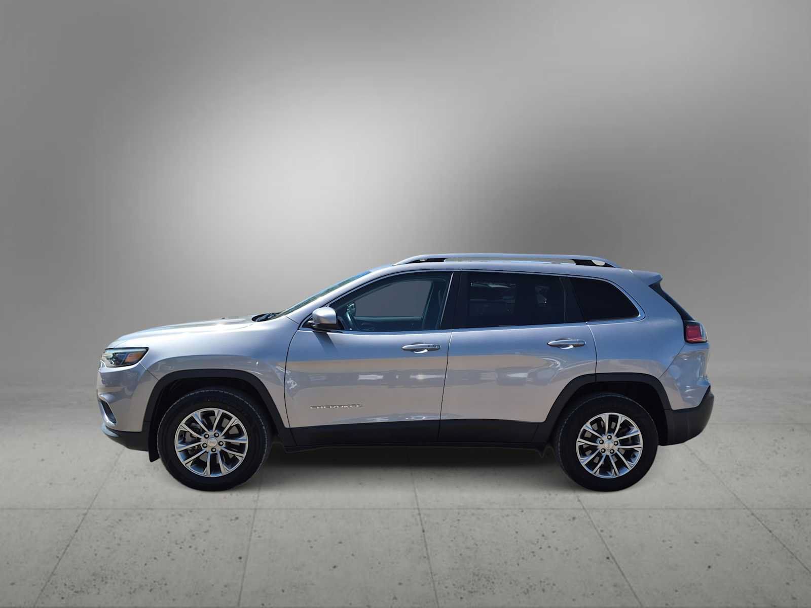 Used 2019 Jeep Cherokee Latitude Plus w/ Cold Weather Group AWD/4WD image 5