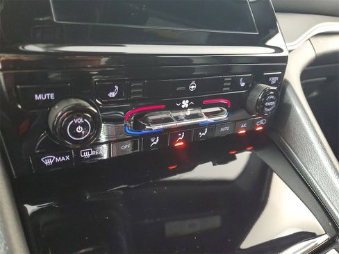 New 2025 Jeep Grand Cherokee Altitude image 20