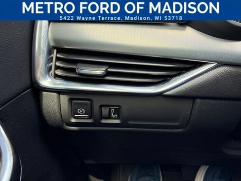 Used 2023 Cadillac XT4 Premium Luxury FWD image 31
