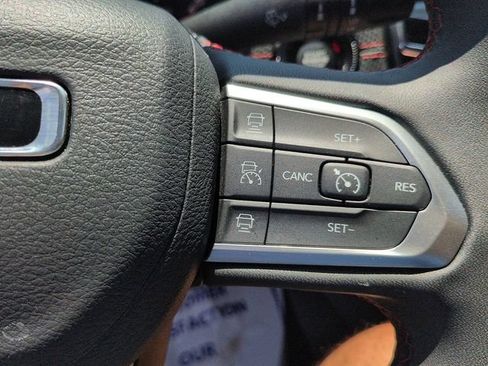 Used 2025 Jeep Compass Trailhawk AWD/4WD image 18