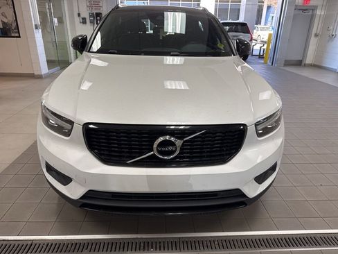 Used 2019 Volvo XC40 T5 R-Design image 2