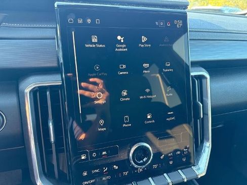 Used 2025 GMC Acadia Elevation image 13